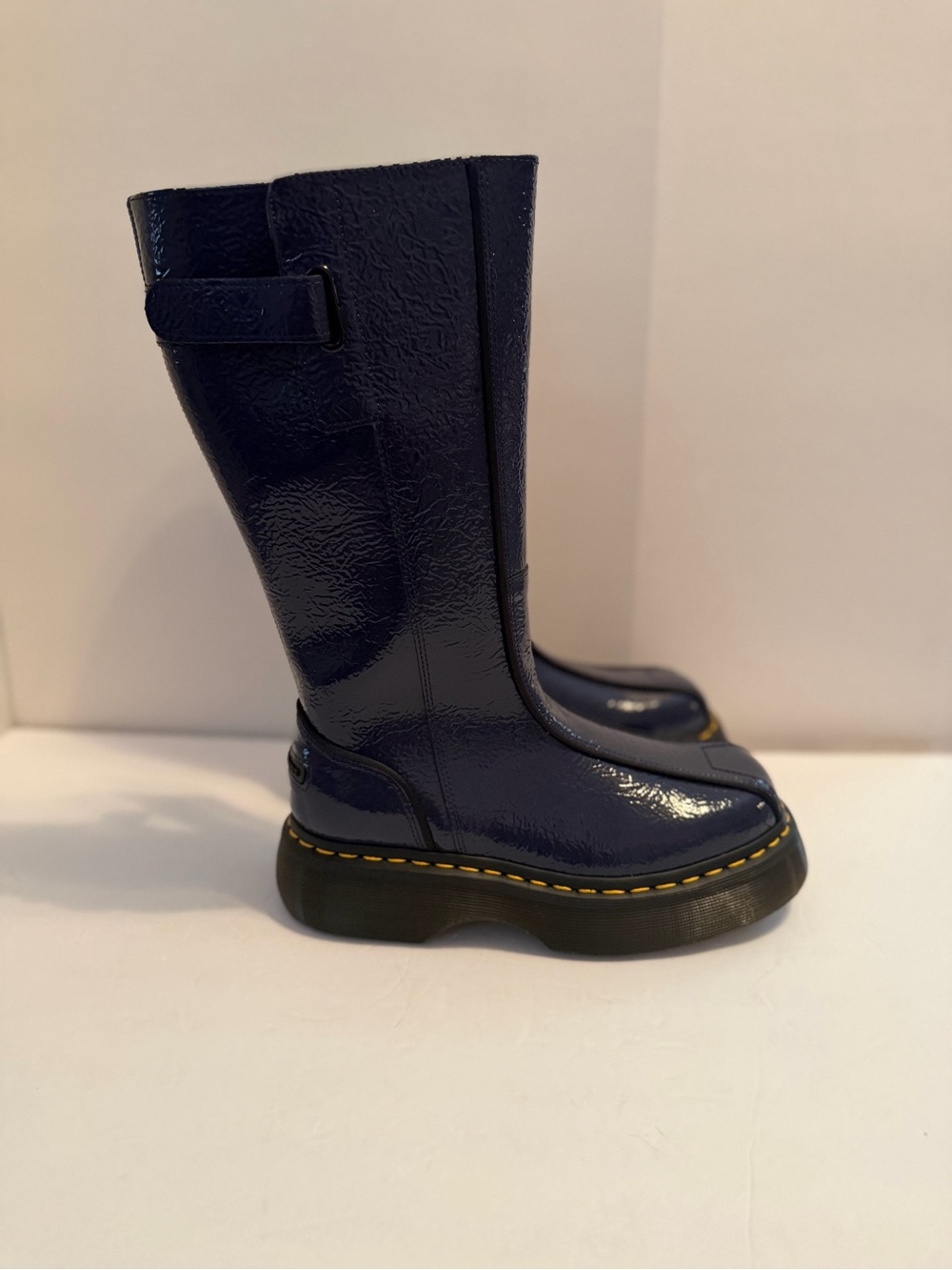NWT Dr. Martens Buzz Hi Navy blue distressed patent leather boots. Sz 7